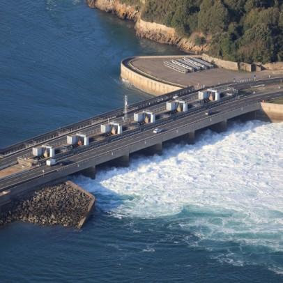 Barrage vannes ouvertes 800x533