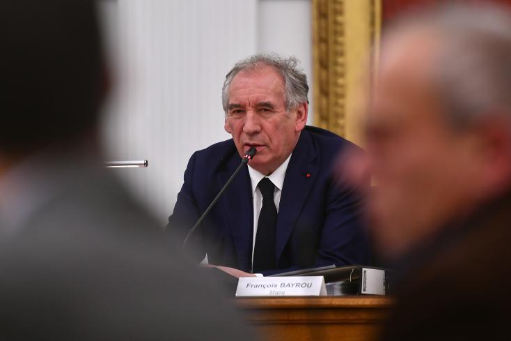Bayrou a pau