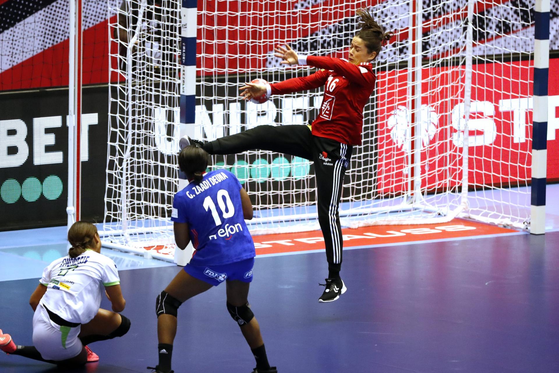 Cleopatre darleux ffhandball s pillaud copie scaled