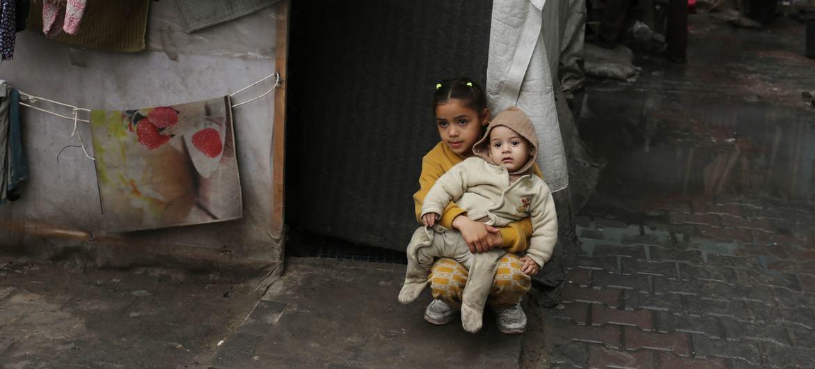 Enfant abri gaza